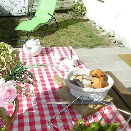 Le Coquillage Situe Sur Le Gr223 Bed & Breakfast Saint-Germain-sur-Ay